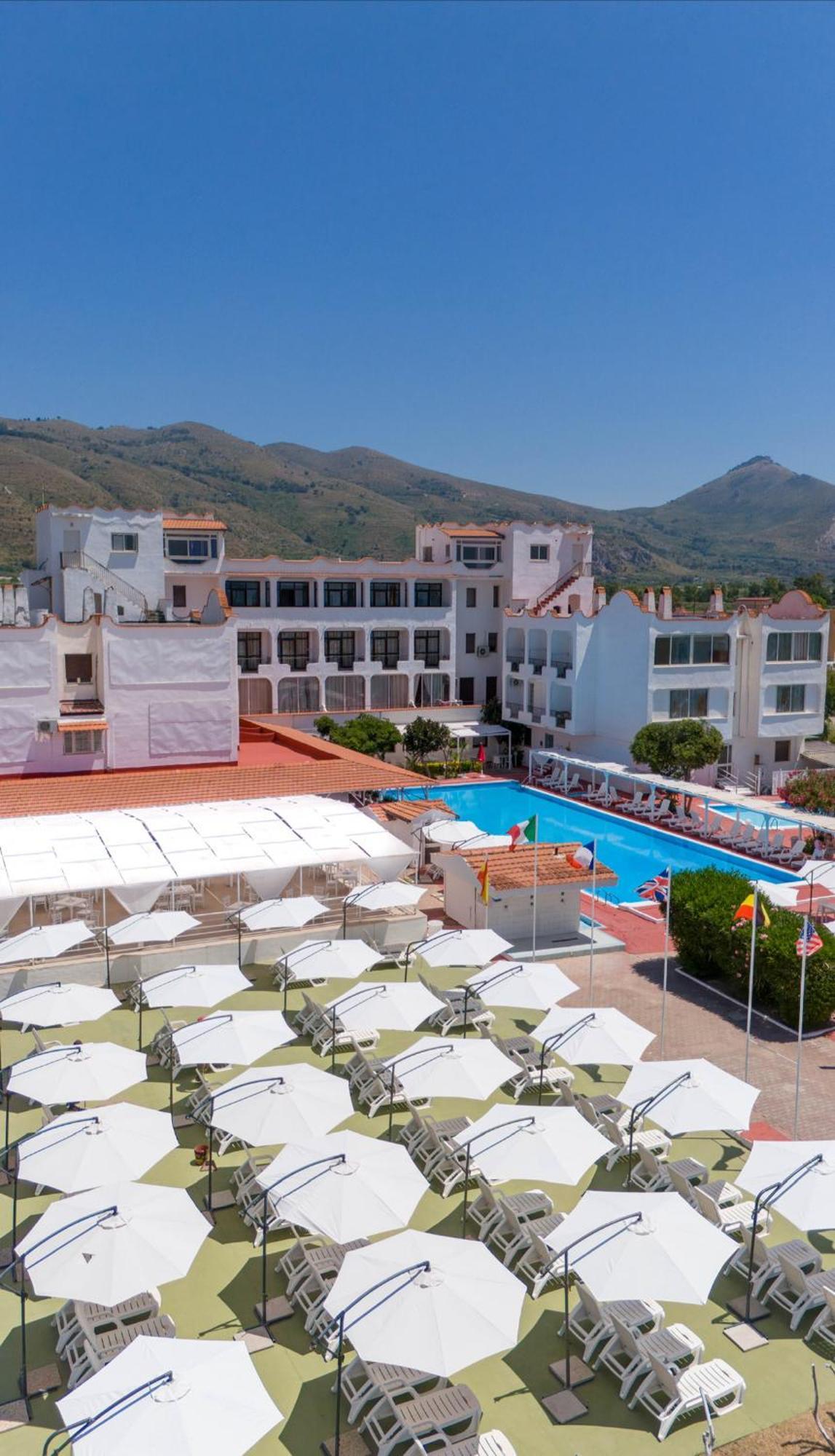International Resort موندراغوني المظهر الخارجي الصورة