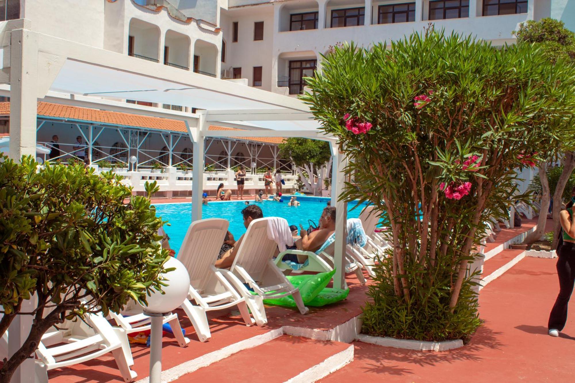 International Resort موندراغوني المظهر الخارجي الصورة