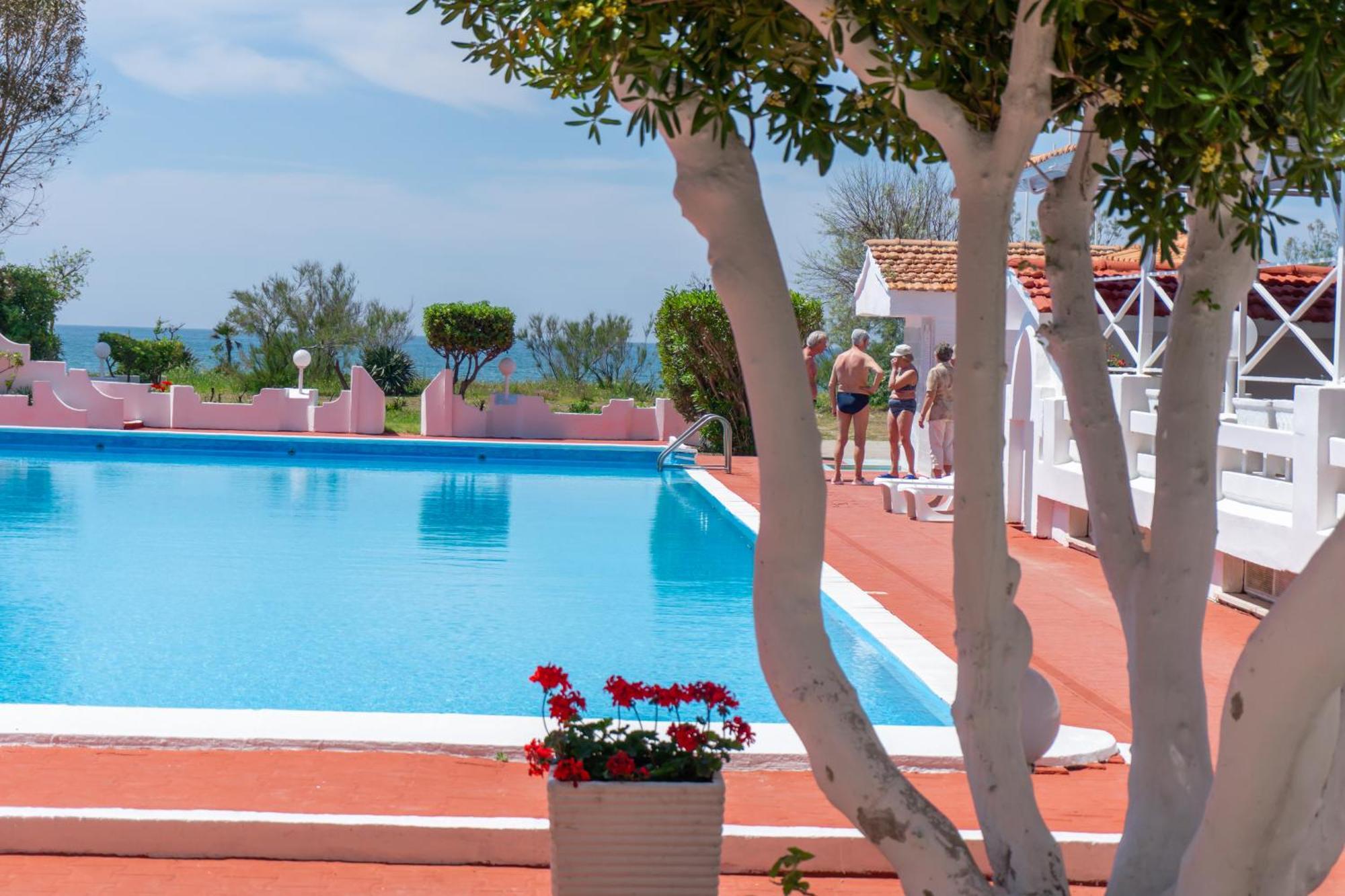 International Resort موندراغوني المظهر الخارجي الصورة