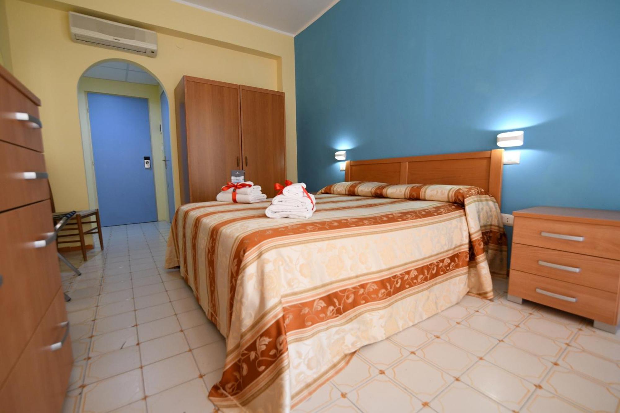 International Resort موندراغوني المظهر الخارجي الصورة