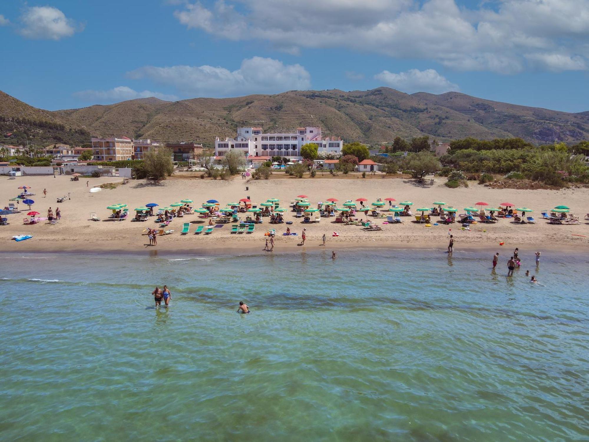 International Resort موندراغوني المظهر الخارجي الصورة